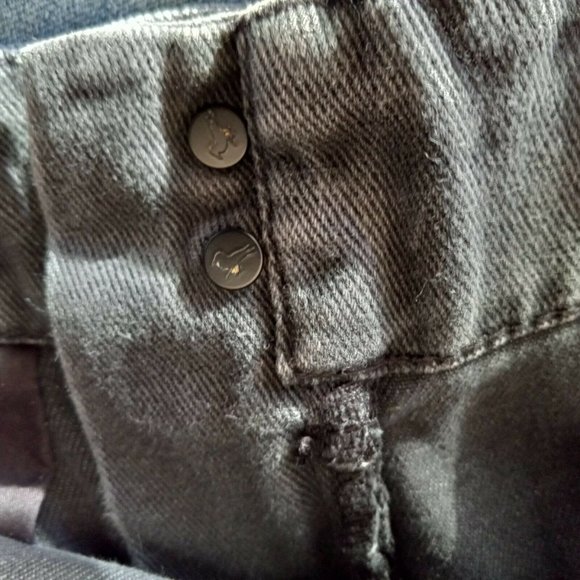 Modern Amusement High Rise Roll Up Shorts Size 9 Black - Picture 4 of 5